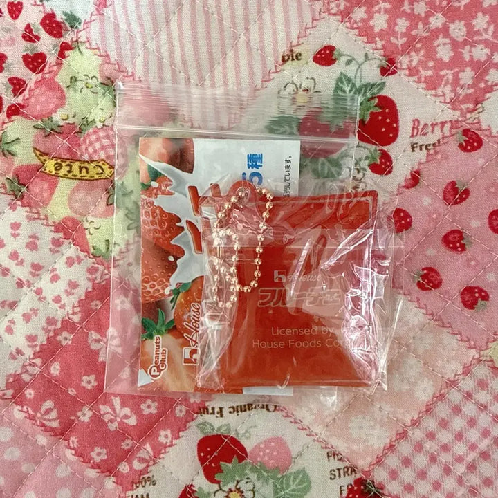 [BUNJANG] Strawberry Yogurt Flavor Gachapon Charm / 일본 가챠 딸기맛 요플레 키링
