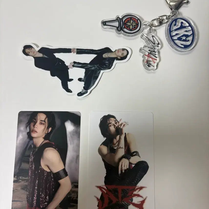 [BUNJANG] Stray Kids Hyunjin &amp; Lee Know Photocard &amp; Keyring Bundle Set / 스키즈 포카 , 키링 판매