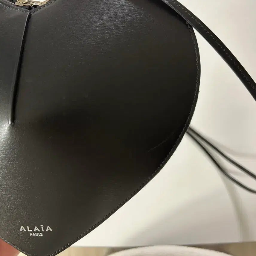 [BUNJANG] Alaïa Heart Bag / 솔로지옥5 김고은 하트백 제니 하트백 알라이아 하트백