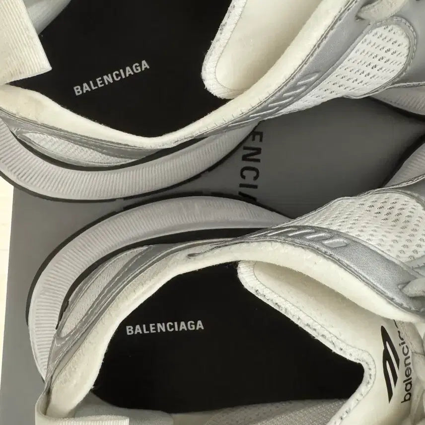 [BUNJANG] Balenciaga Circuit Silver / [42] 발렌시아가 서킷 실버