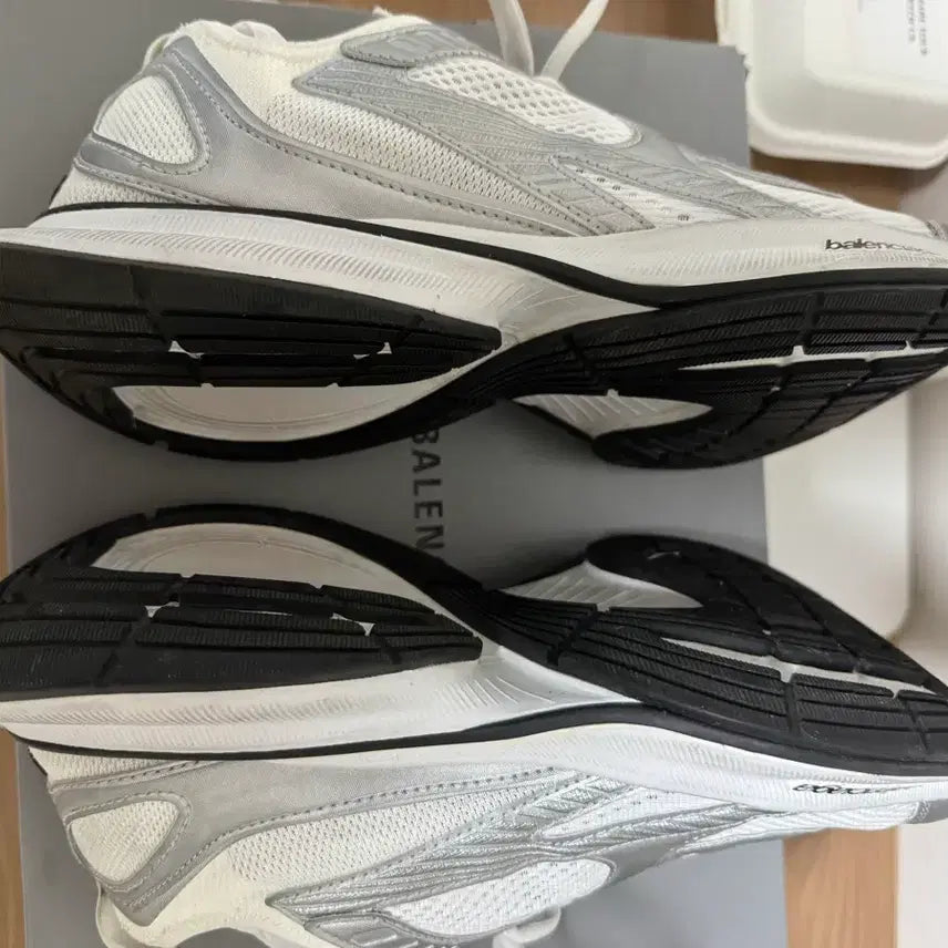 [BUNJANG] Balenciaga Circuit Silver / [42] 발렌시아가 서킷 실버