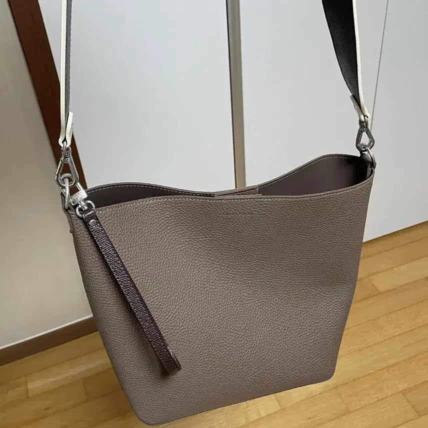 [BUNJANG] FIND KAPOOR Pingo Bucket Bag / FIND KAPOOR 파인드카푸어 버킷백 가방 핑고백