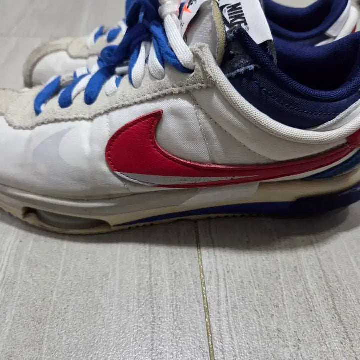 [BUNJANG] Nike Sacai Zoom Cortez SP White and University Red / 나이키 사카이 줌 코르테즈SP 화이트 앤 유니버시티 레드
