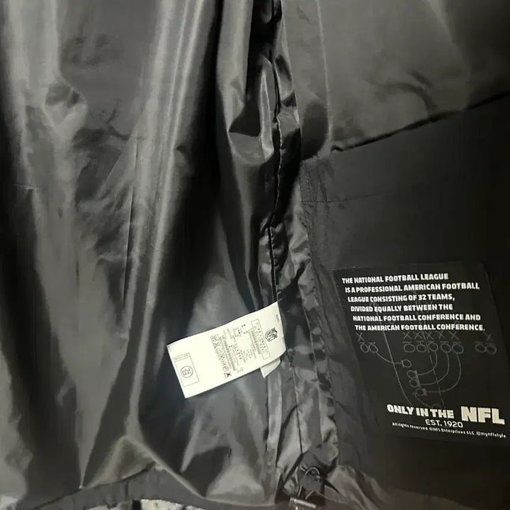 [SOLD OUT] NFL 블랙 바람막이 점퍼