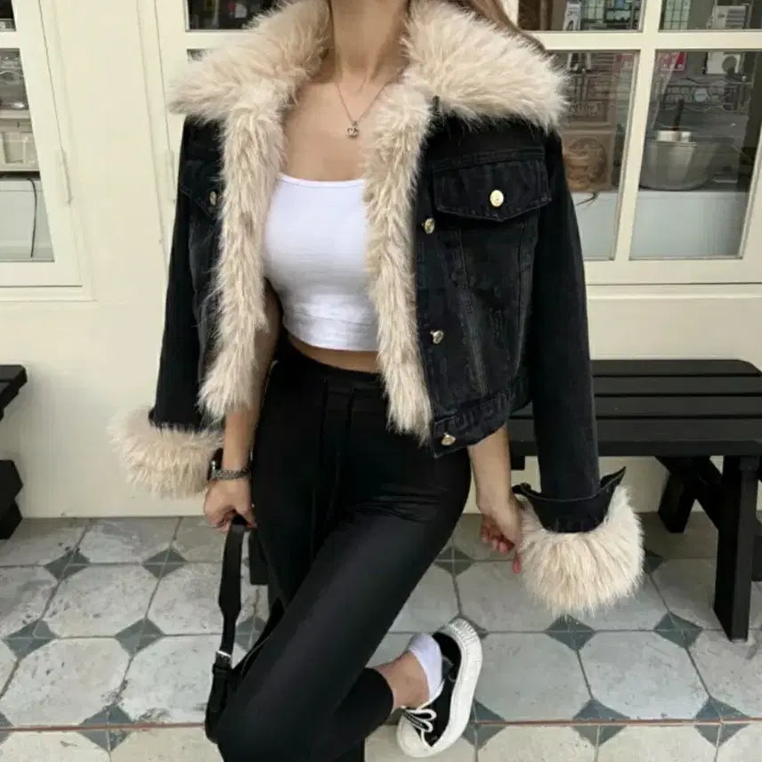 [BUNJANG] Ablie Black Denim Jacket with Detachable Fur / (운포/새옷) 청자켓 퍼자켓 탈부착 흑청 데님자켓 숏야상 에이블리