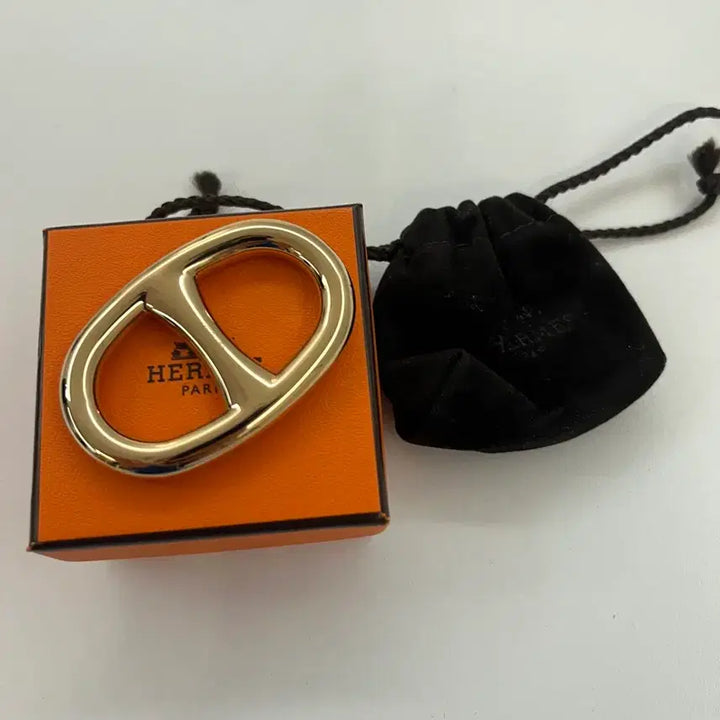 [SOLD OUT] 에르메스 Chaine 스카프링 금장 + 케이스/더스트백