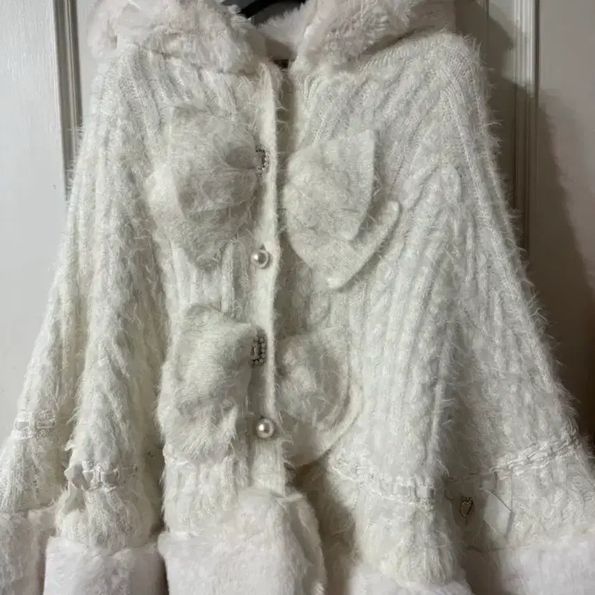 [BUNJANG] Liz Lisa White Poncho Cape Coat / 리즈리사 화이트 판초 케이프(디마럽 마즈 시허니 양산형 지뢰계 갸루)