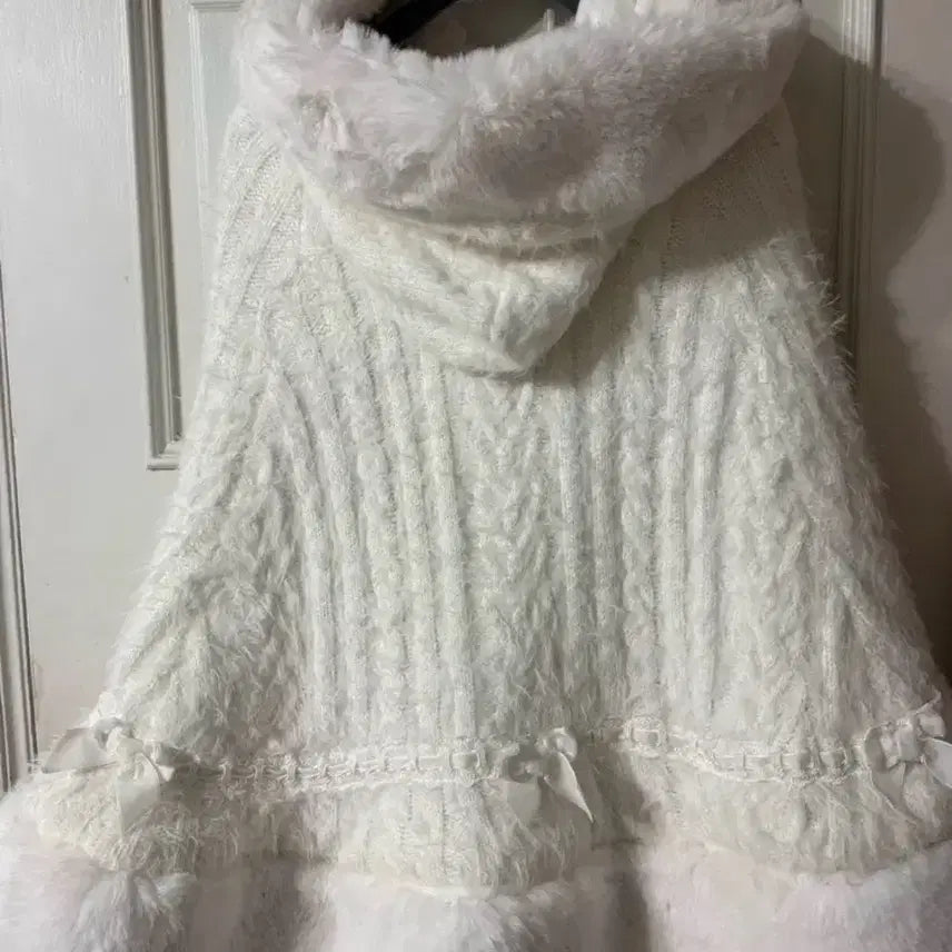 [BUNJANG] Liz Lisa White Poncho Cape Coat / 리즈리사 화이트 판초 케이프(디마럽 마즈 시허니 양산형 지뢰계 갸루)