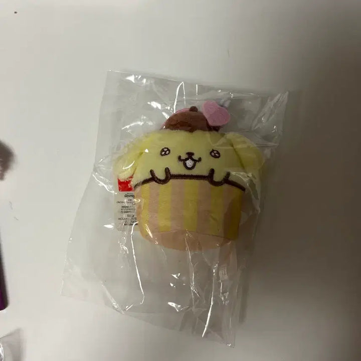 [BUNJANG] Sanrio Pompompurin Decoration Cupcake Mascot Keyring / 폼폼푸린 데코레이션 컵케이크 마스코트 키링