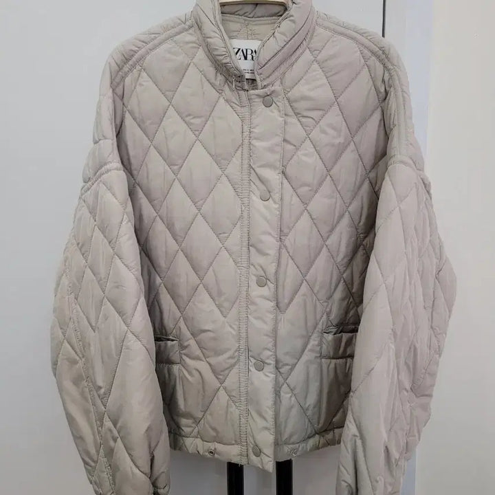 [BUNJANG] Zara Beige Quilted Bomber Jacket S Size / 자라 베이지 퀼팅 봄버 자켓 S사이즈 55~77