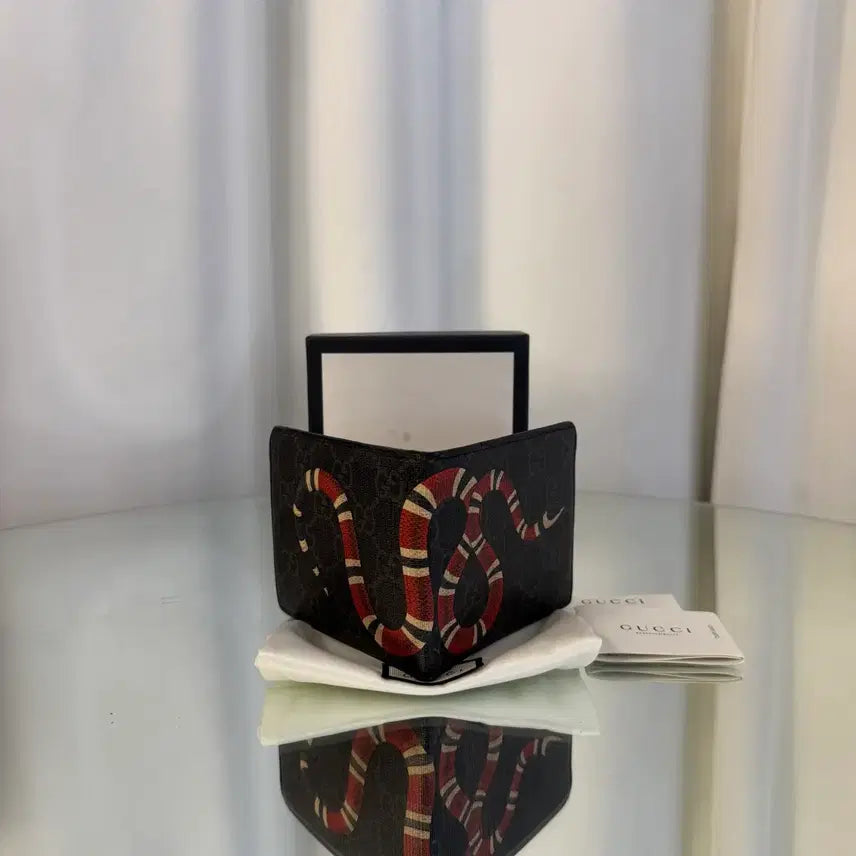 [SOLD OUT] 구찌 스네이크 베스트리에 반지갑