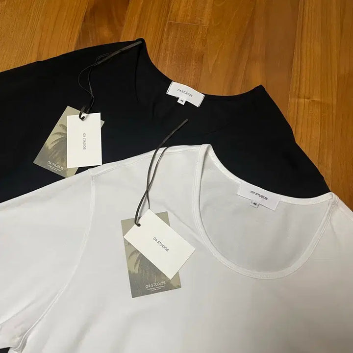 [BUNJANG] OX Studio U-Neck T-Shirt Bundle / 오엑스 스튜디오 유넥 티셔츠 46사이즈
