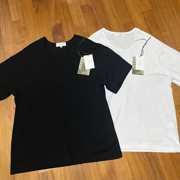 [BUNJANG] OX Studio U-Neck T-Shirt Bundle / 오엑스 스튜디오 유넥 티셔츠 46사이즈