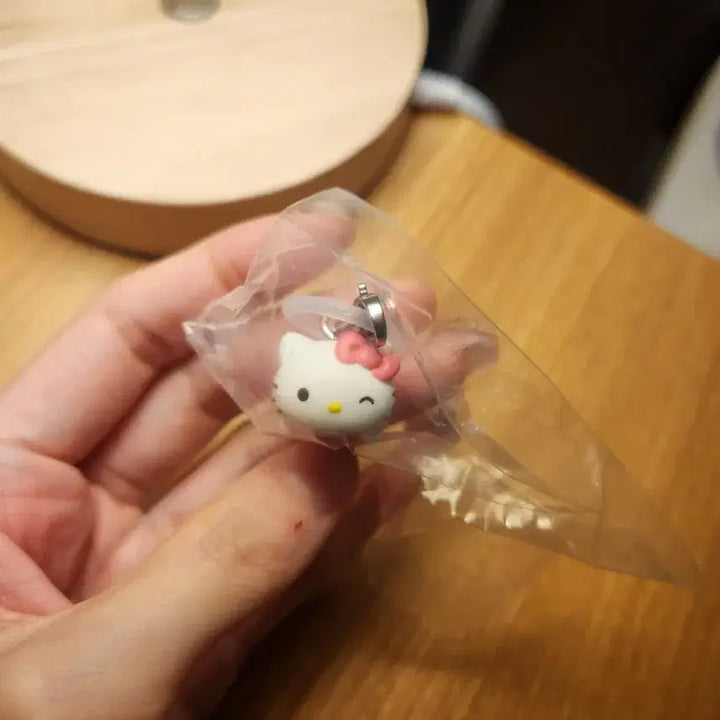 [BUNJANG] Sanrio Characters Kitty Gacha Keyring / 산리오 캐릭터즈 콩주머니(주머니공) 가챠 키티