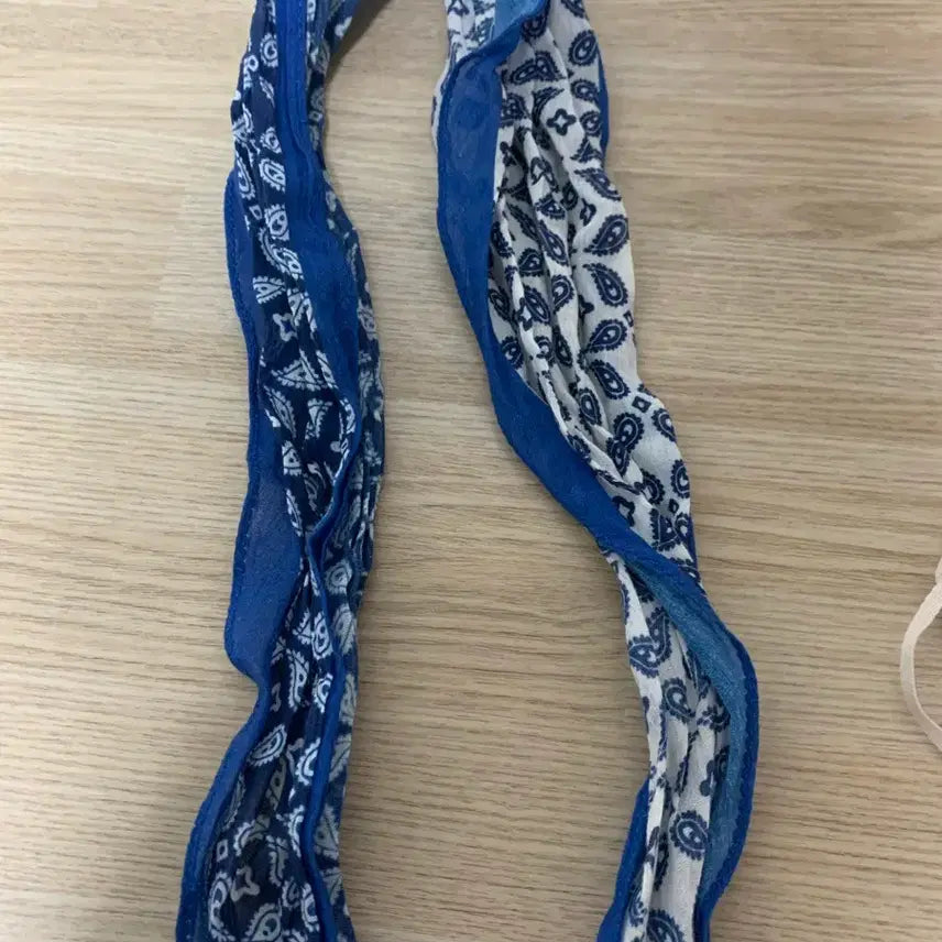 [BUNJANG] Henry Cotton's Blue Diamond Scarf / 헨리코튼 블루 마름모 스카프 판매