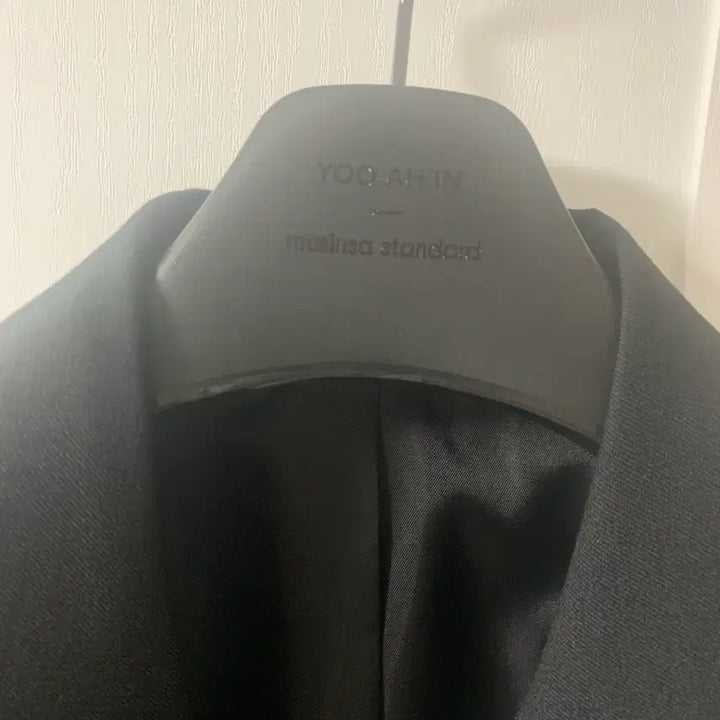 [SOLD OUT] 무탠다드 유아인콜라보 울 블렌드 빅 대디 베리어블 블레이저 블랙색상 m