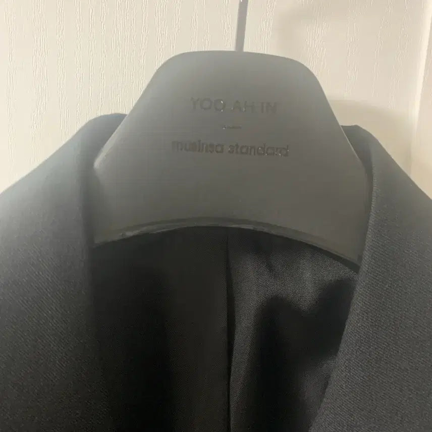 [SOLD OUT] 무탠다드 유아인콜라보 울 블렌드 빅 대디 베리어블 블레이저 블랙색상 m