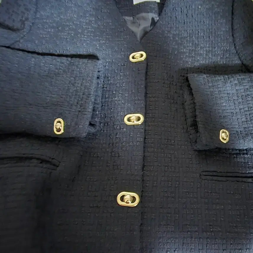 [BUNJANG] Black Tweed Jacket / 도톰한 블랙 트위드 자켓 66