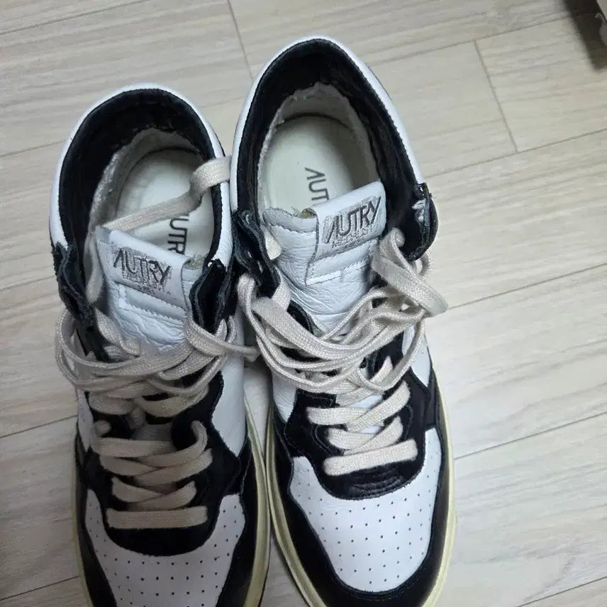 [BUNJANG] Autry Medalist High 275 Size / 오트리 메달리스트 하이 275사이즈