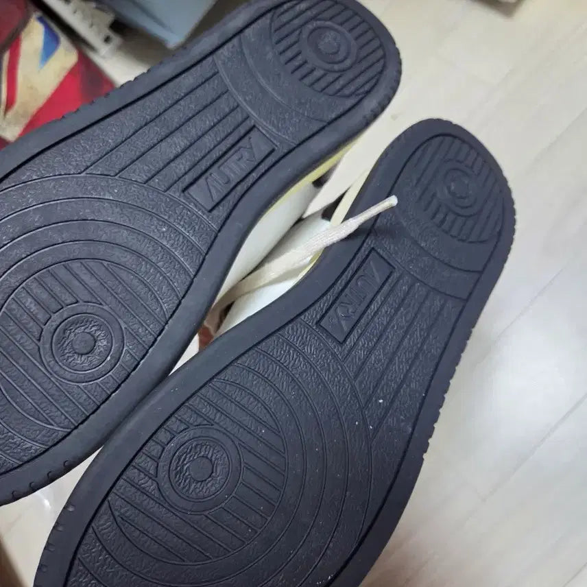 [BUNJANG] Autry Medalist High 275 Size / 오트리 메달리스트 하이 275사이즈