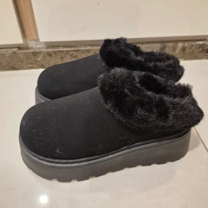 [BUNJANG] Black Fur Slippers / 검정색 털 슬리퍼
