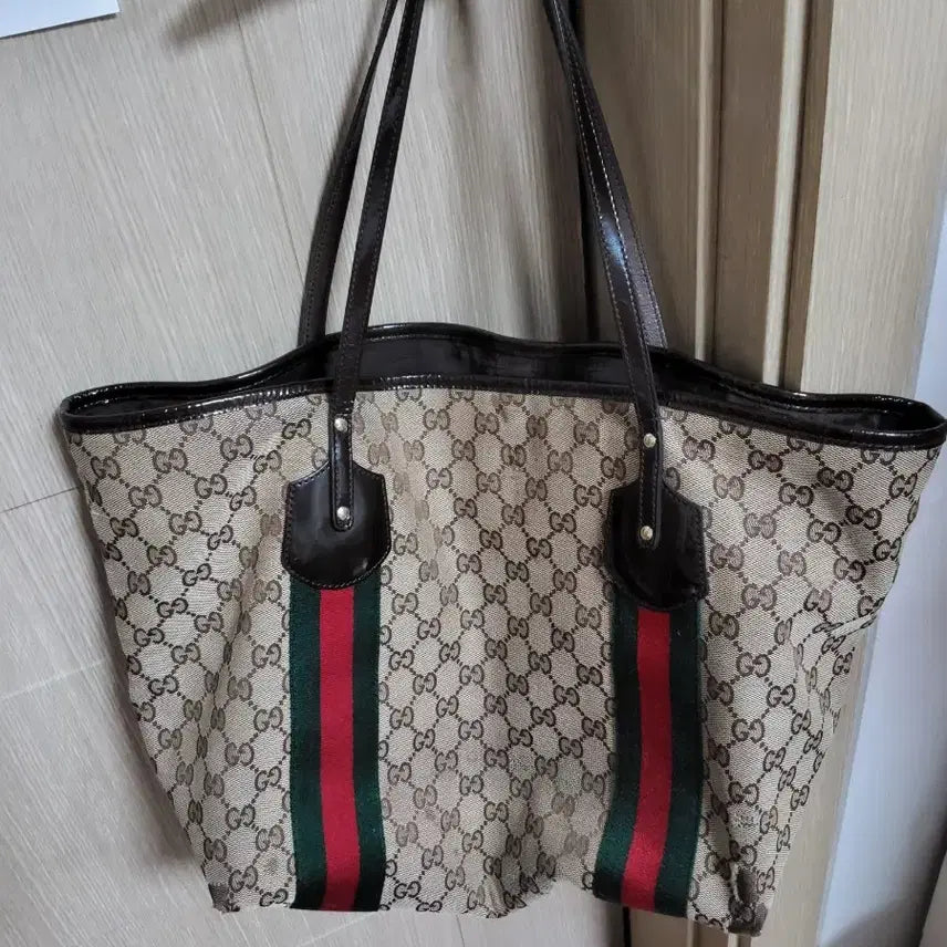 [BUNJANG] Gucci GG Logo Canvas Tote Bag with Flower Charm / 구찌 GG 로고 캔버스 토트백