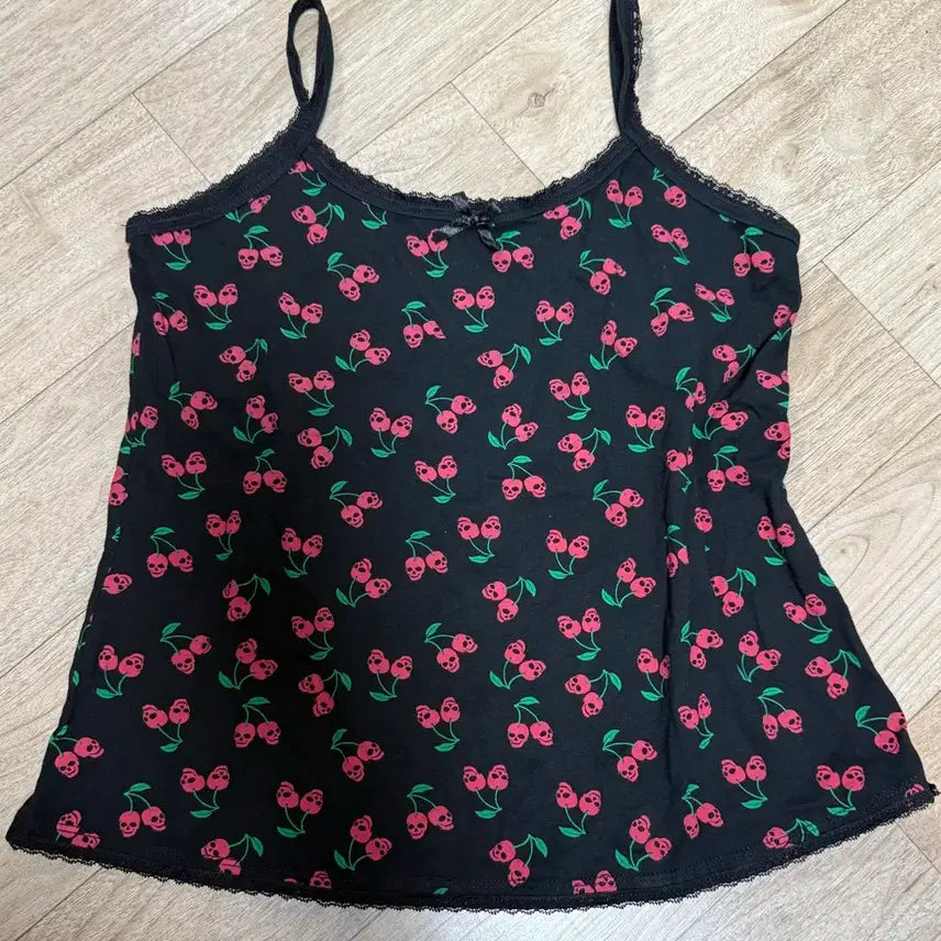[BUNJANG] Rock Level Black Cherry Skull Lace Tank Top / 락레벨 블랙 체리 해골 레이스 나시
