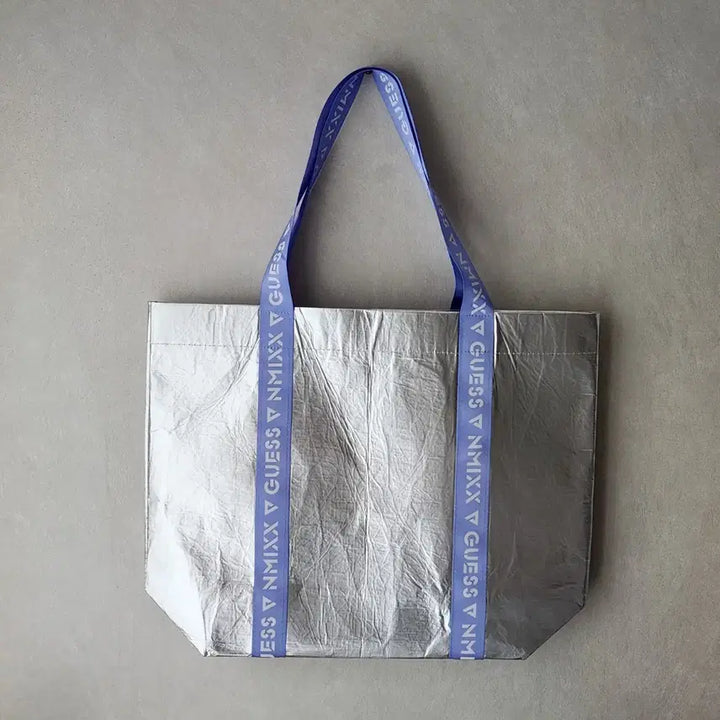 [BUNJANG] Guess x NMIXX Reusable Bag / 새제품) 게스 x 엔믹스 리유저블백