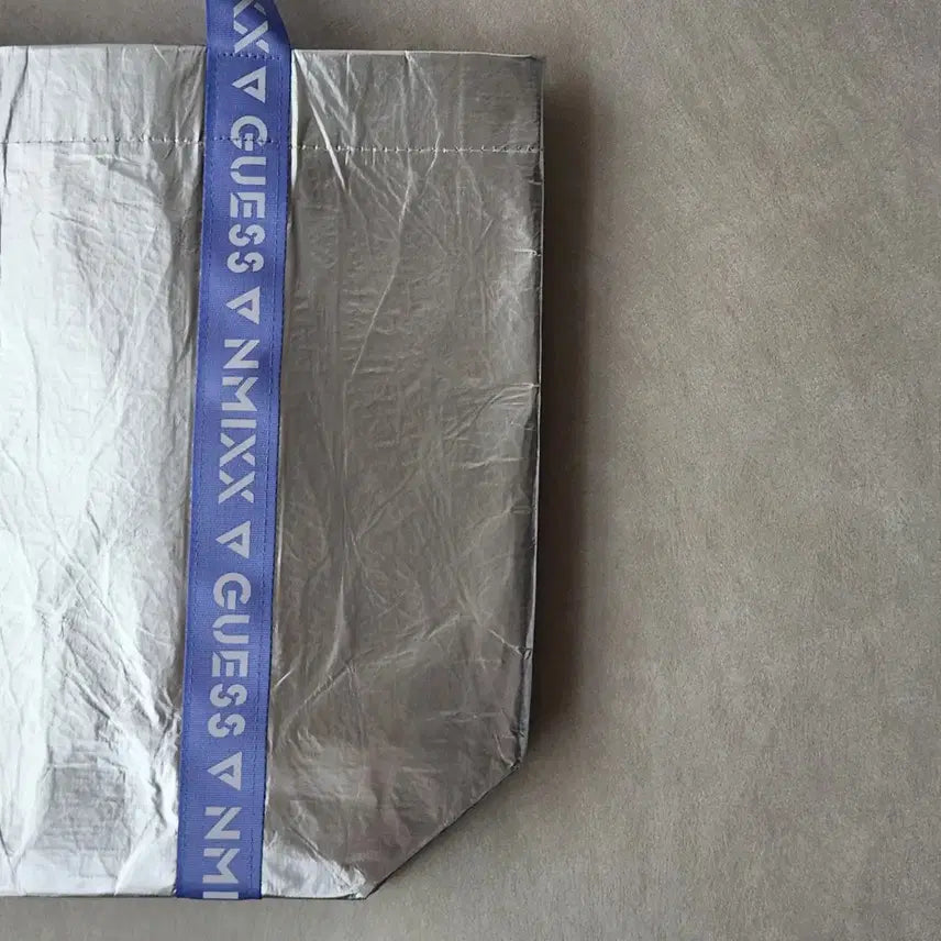 [BUNJANG] Guess x NMIXX Reusable Bag / 새제품) 게스 x 엔믹스 리유저블백