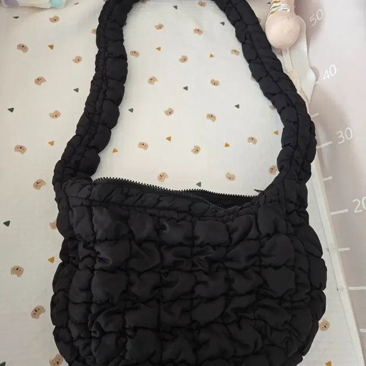 [BUNJANG] COS Quilted Messenger Bag - Black / 코스 퀄티드 메신저 블랙
