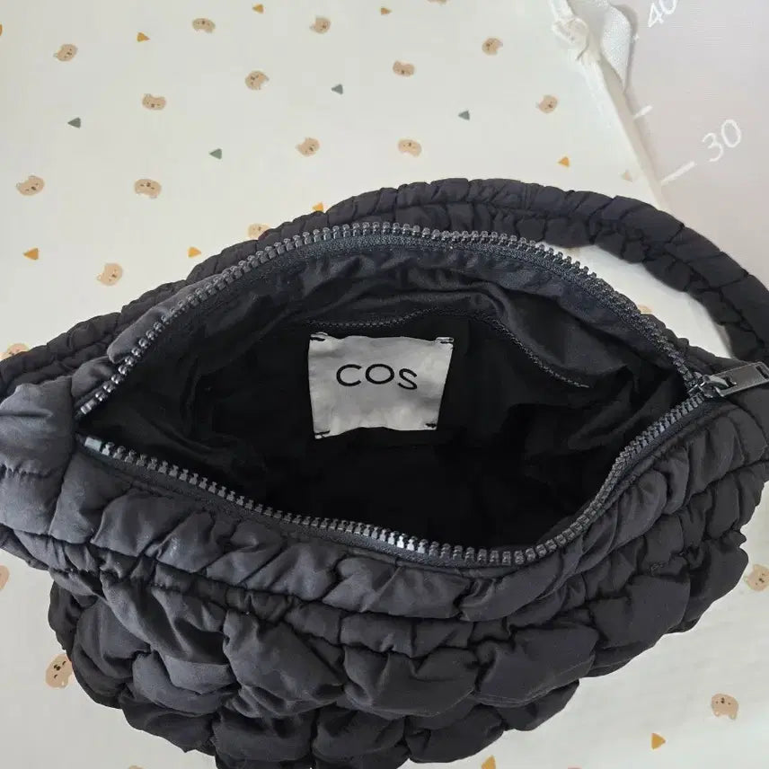 [BUNJANG] COS Quilted Messenger Bag - Black / 코스 퀄티드 메신저 블랙