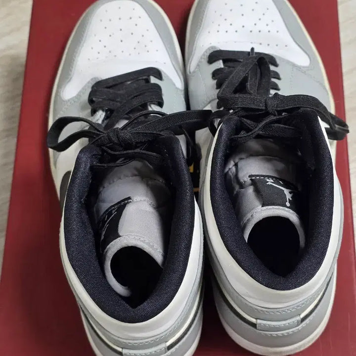 [BUNJANG] Nike Smoke Grey Mid Sneakers / 나이키 스모크그레이 미드 290