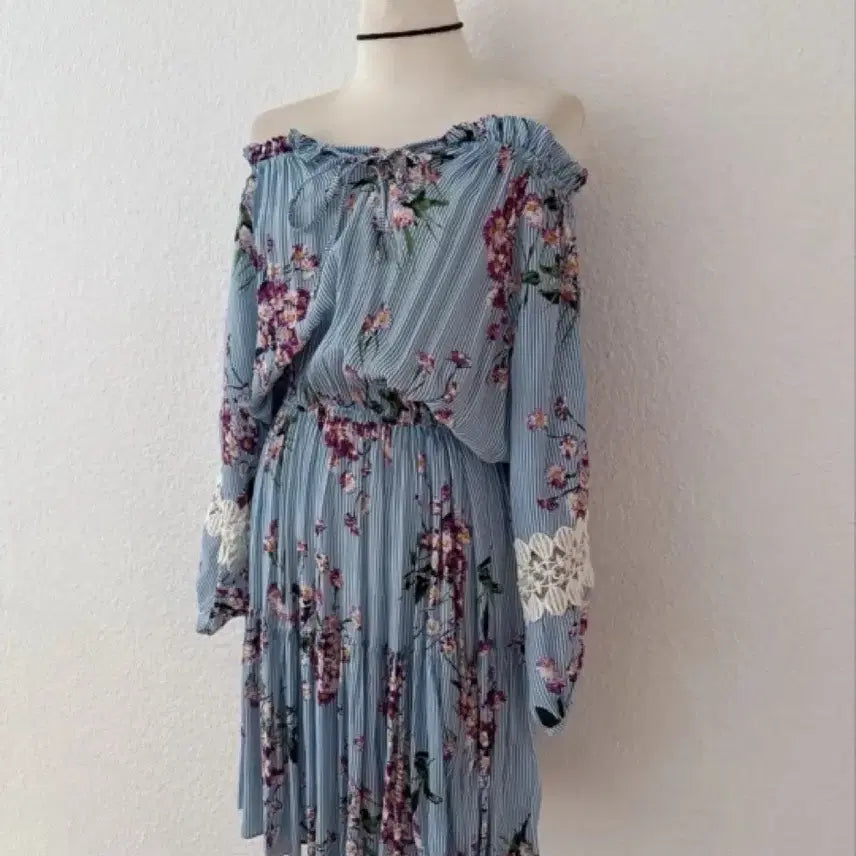 [BUNJANG] On&amp;On Floral Off-Shoulder Dress / 온앤온 플라워 오프숄더 원피스 휴양지 원피스