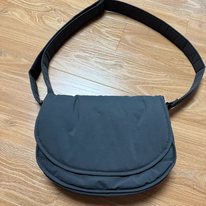 [BUNJANG] TXT Untitled Small Runners Bag / 마지언타이틀 스몰 러너스백