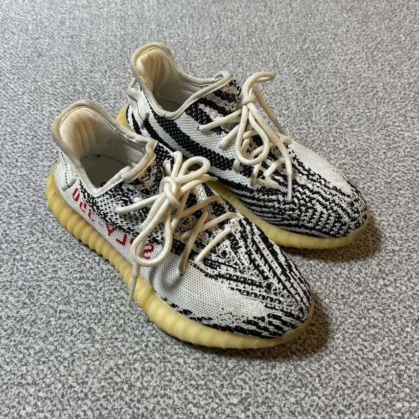 [BUNJANG] Adidas Yeezy Boost Zebra Sneakers / 아디다스 이지부스트 지브라 240