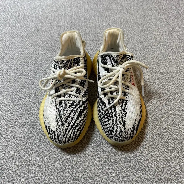 [BUNJANG] Adidas Yeezy Boost Zebra Sneakers / 아디다스 이지부스트 지브라 240