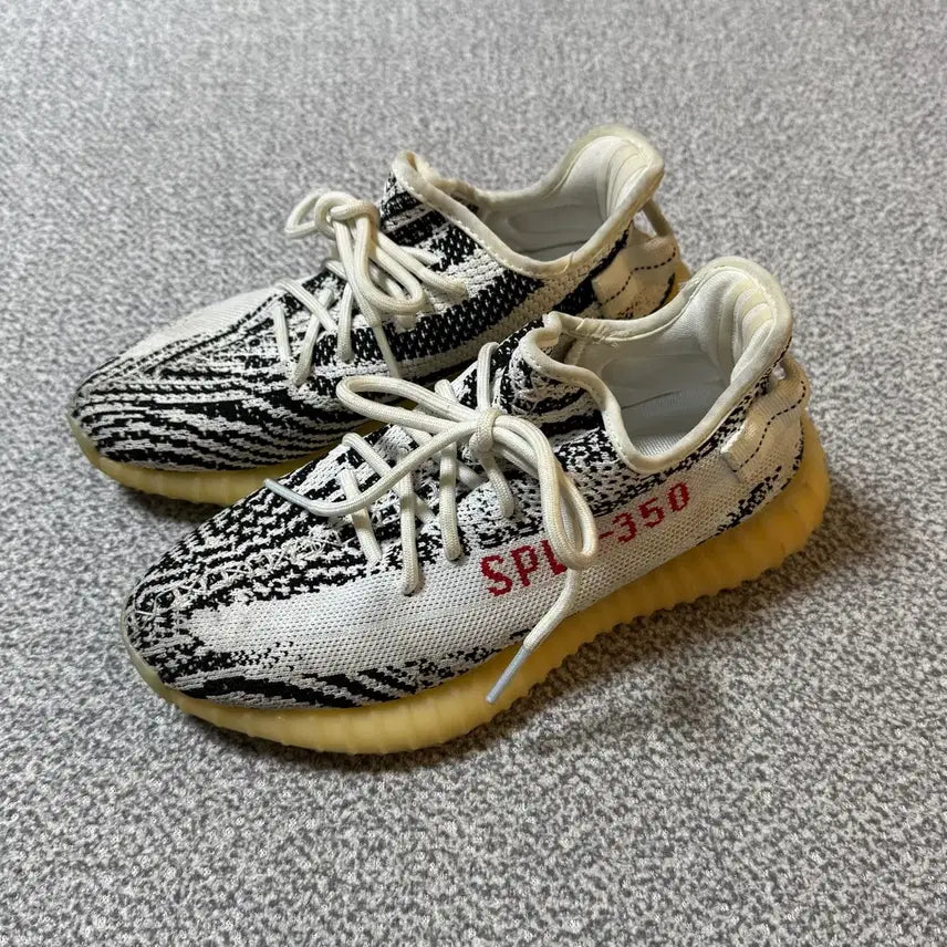 [BUNJANG] Adidas Yeezy Boost Zebra Sneakers / 아디다스 이지부스트 지브라 240