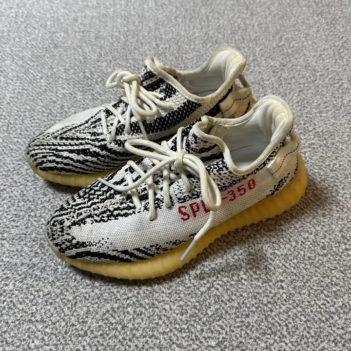 [BUNJANG] Adidas Yeezy Boost Zebra Sneakers / 아디다스 이지부스트 지브라 240