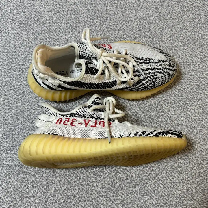 [BUNJANG] Adidas Yeezy Boost Zebra Sneakers / 아디다스 이지부스트 지브라 240