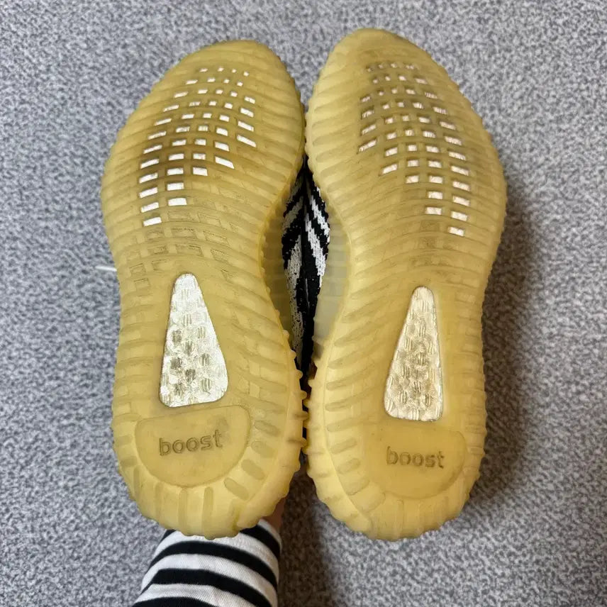 [BUNJANG] Adidas Yeezy Boost Zebra Sneakers / 아디다스 이지부스트 지브라 240