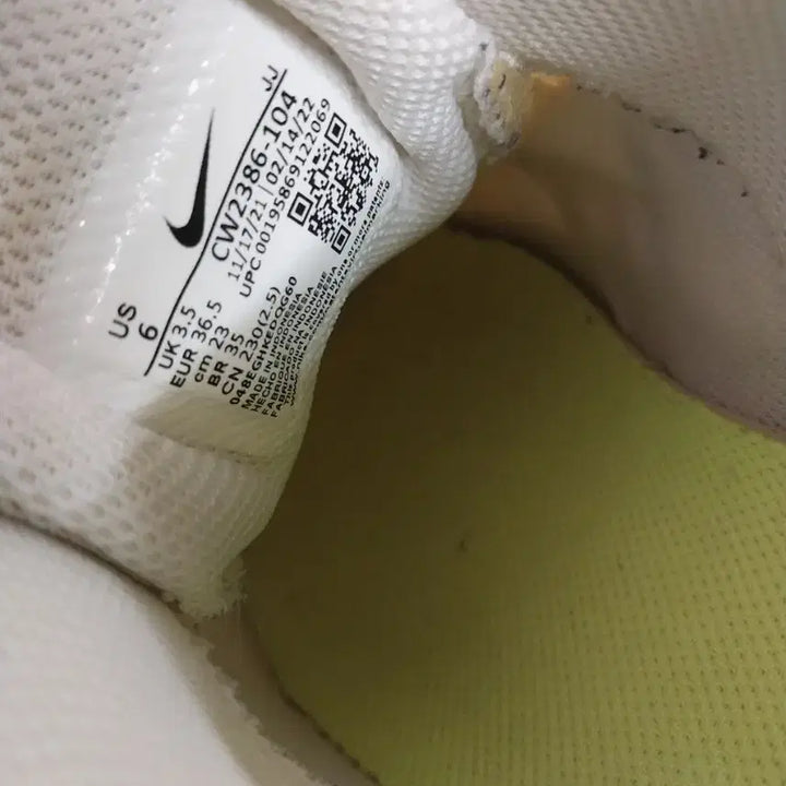 [BUNJANG] Nike Crater Impact White University Blue Sneakers (230) / 여성 나이키 운동화 (230)