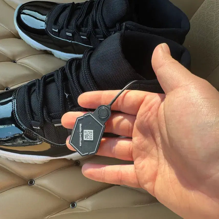 [BUNJANG] Nike Air Jordan 11 Retro Jubilee Sneakers / 조던11 레트로 주빌리 새상품