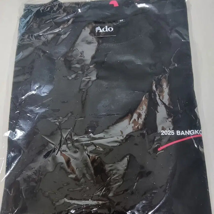 [BUNJANG] Ado 2025 Bangkok T-shirt (Size M) / Ado 2025 방콕 티셔츠
