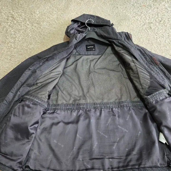 [BUNJANG] Black Yak Men's Windbreaker Jacket / 남성100 블랙야크  바람막이 자켓