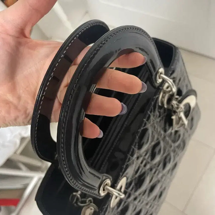 [BUNJANG] Dior Lady Dior Medium Black Patent Leather Handbag / 디올 레이디백 블랙 페이던트 미디움