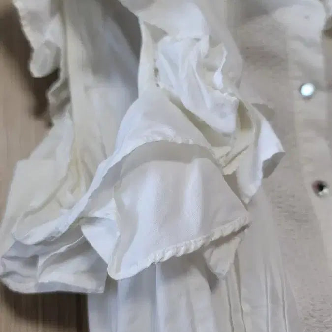 [BUNJANG] White Frill Cap Sleeve Blouse / 화이트 프릴 캡소매 블라우스 66size