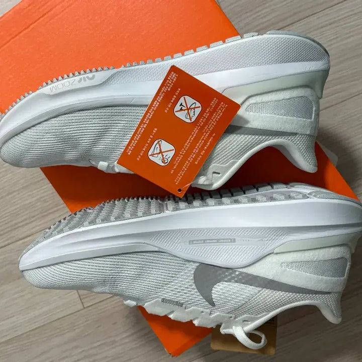 [BUNJANG] Nike Structure 25 Sneakers / 나이키 스트럭처 25 올화이트 운동화