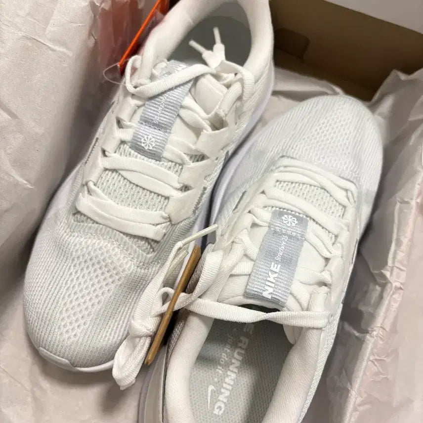 [BUNJANG] Nike Structure 25 Sneakers / 나이키 스트럭처 25 올화이트 운동화