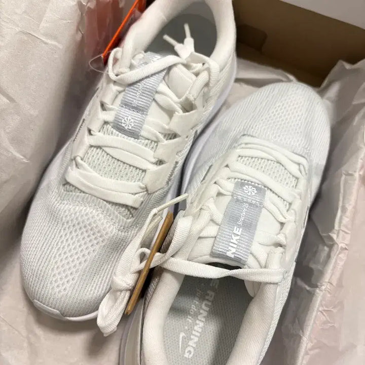 [BUNJANG] Nike Structure 25 Sneakers / 나이키 스트럭처 25 올화이트 운동화