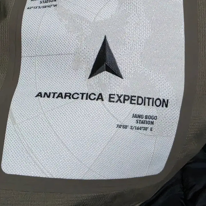 [BUNJANG] Kolon Sport Antarctica Edition / 코오롱스포츠 안타티카 에디션